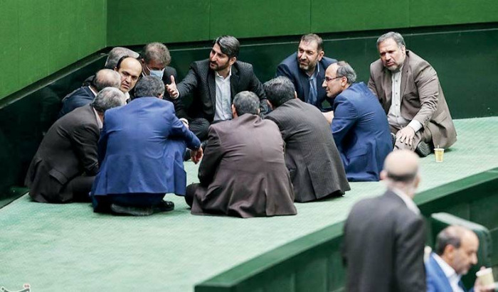 روزنامه شرق : مهر تایید اصولگرایان بر مصوبه مجمع تشخیص مصلحت