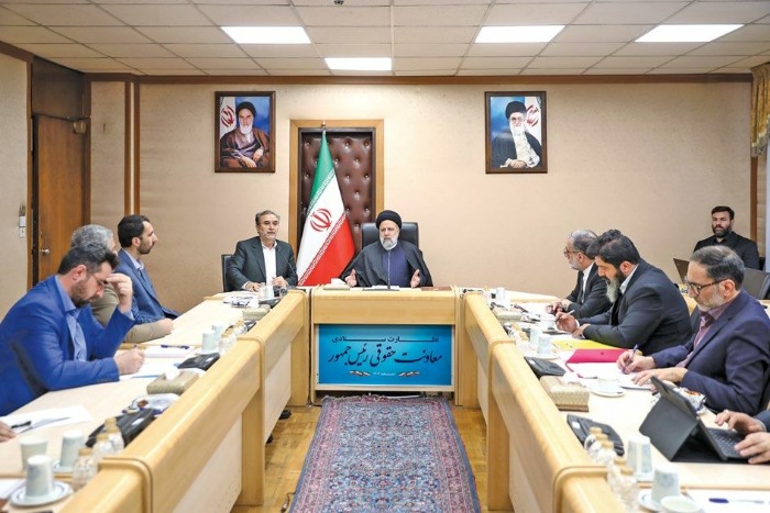 Magiran | روزنامه کیهان (1402/12/08): رئیسی در جلسه نظارت ستادی معاونت حقوقی:  در دفاع از حقوق ملت ایران و مواجهه با کشورهای زورگو رویکرد تهاجمی داشته  باشید
